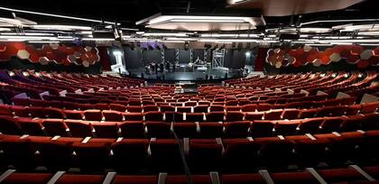 El crucero cuenta también con un importante auditorio donde se brindarán diversos shows todas las noches 