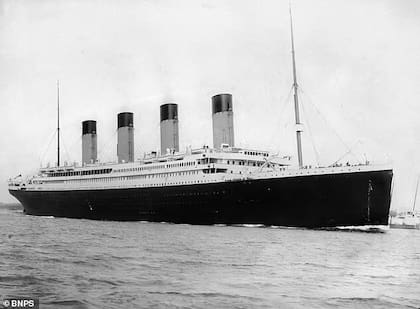 El crucero de lujo chocó contra un iceberg en su viaje inaugural y se hundió matando a 1.522 personas (Foto: MailOnline)