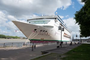 Retoma su ruta el crucero confinado en Francia tras los casos de gastroenteritis