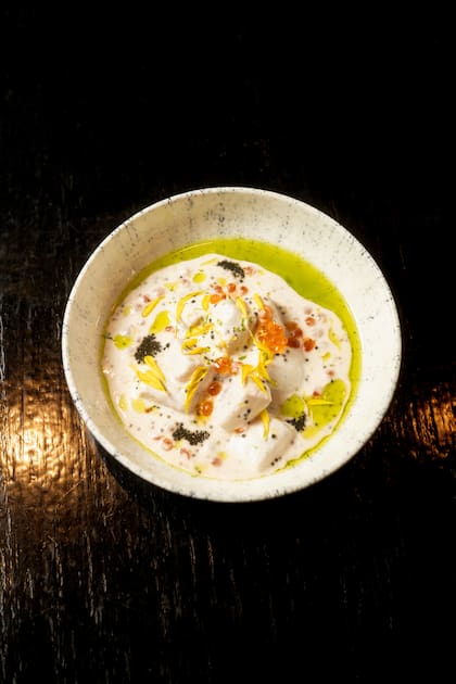 El crudo de totoaba con ajo blanco, maridado con Mariatinto Blanco, fue el tercer paso en la experiencia culinaria "The Epicure"