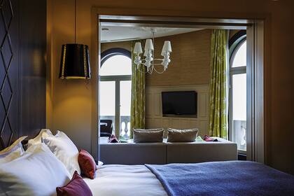 El cuero, bien rioplatense, tiene gran protagonismo en los respaldos de cama