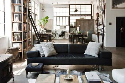 El cuero en un modelo de líneas netas es una opción no falla a la hora de elegir un sofá moderno para el living