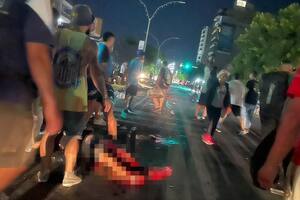 El cuerpo de Bracamonte en el suelo tras el ataque, con las piernas ensangrentadas producto de las heridas