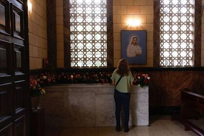 El cuerpo de la primera santa venezolana reposa en la capilla del colegio Belén de Caracas, que ella fundó en la década de 1950.
