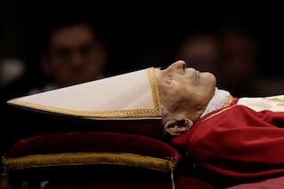 Tres razones por las que el funeral de Benedicto XVI será inédito para un Papa