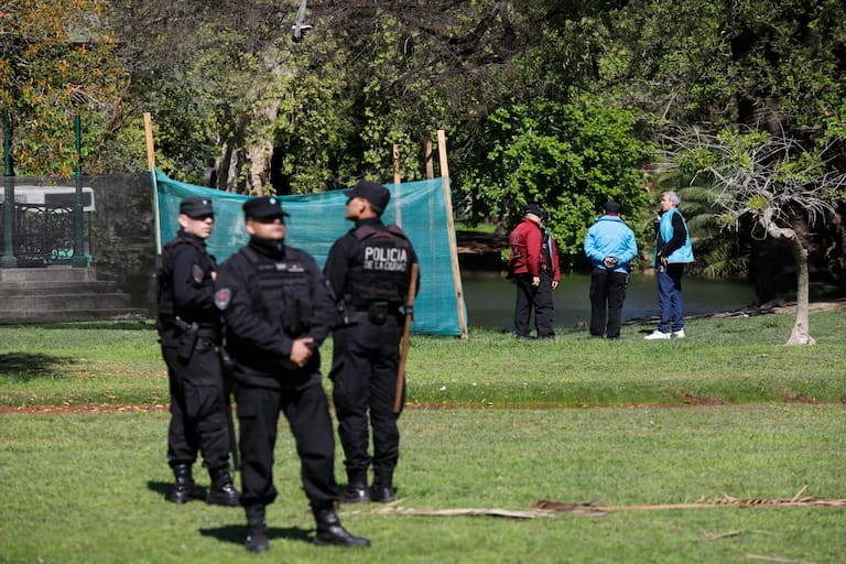 Muerte en Palermo: identificaron al hombre hallado en el lago de la plaza Sicilia