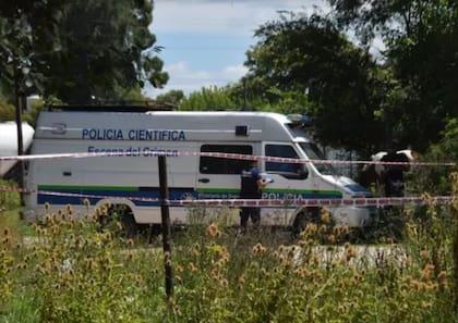 El cuerpo presentaba lesiones similares a mordeduras de perros, específicamente en la zona del torso y la cabeza.