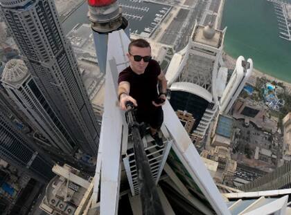 El cuerpo sin vida del escalador de 30 años fue encontrados sobre el patio de un bloque de apartamentos en el área de Mid-Levels