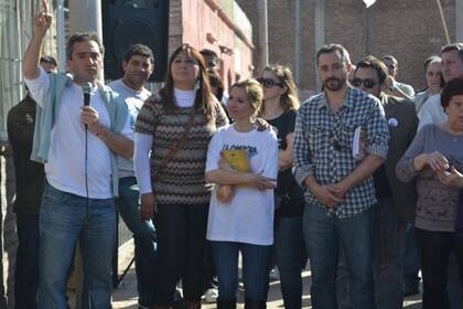 El diputado camporista Andrés Larroque estuvo haciendo política en un jardín de infantes