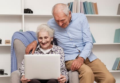 El cuidado de la salud es fundamental en adultos mayores