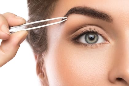 El cuidado de las cejas es fundamental para la presentación del rostro. Foto: Canva