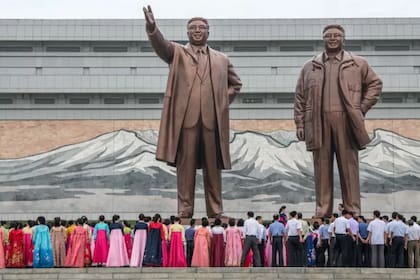 El culto a los líderes de la dinastía Kim es casi una religión en Corea del Norte y la disidencia se paga con prisión o muerte.