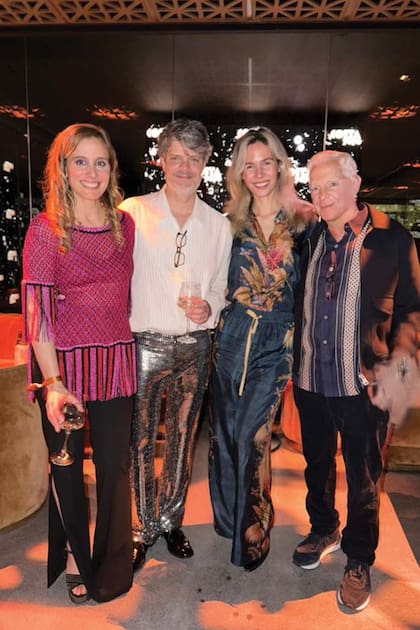 El cumpleañero, con su mujer, Delfina Braun, Elina y Eduardo Costantini