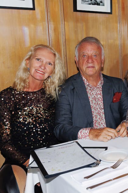 El cumpleañero posa con Bettina
Dominiani