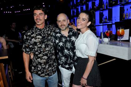 El cumpleañero posó junto a Juana Repetto y su novio, Sebastián Graviotto