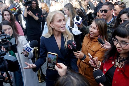 El cumpleaños de la ex mujer del presidente argentino Carlos Menem reunió a sus amigos, familiares, además de personajes famosos del país vecino y una gran cantidad de periodistas.
