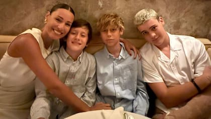 El cumpleaños de Pampita, donde se vio a Bautista con el yeso (Foto: Instagram/@pampitaoficial)