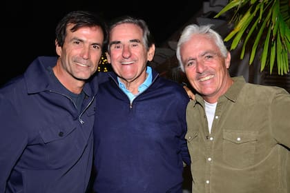 El cumpñeañero junto a Peter Brant y Mariano Aguerre.