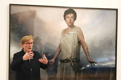 El curador noruego Gunnar B. Kvaran vino a la Argentina a presentar la muestra. Destacó del entorno de ensueño de esta foto donde Cindy figura una Lady Chanel. 