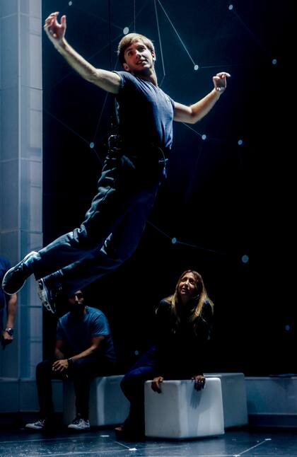 Iñaki Aldao, en una escena de El curioso incidente del perro en la medianoche