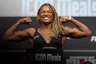 El insólito blooper que vivió una luchadora de UFC durante el pesaje previo a una pelea