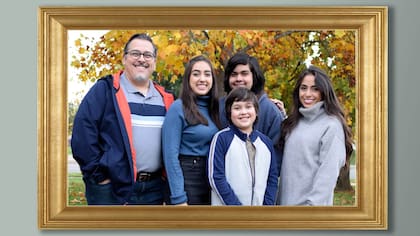 El curso contiene una serie de videos de la familia Martínez interactuando con otra gente de la comunidad