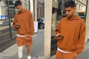 Un hincha se cruzó al Cuti Romero lesionado en Londres: mostró cómo está y le tiró una burla