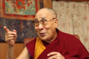 Un profesor de Harvard reveló los cinco parámetros para ser feliz que le confió el Dalái Lama