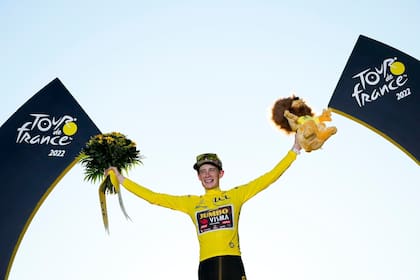 El danés Jonas Vingegaard se consagró campeón del Tour de France 2022; busca defender el título
