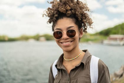 El daño provocado por la radiación UV que llega a nuestros ojos es acumulativo y permanente