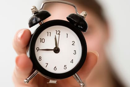 El Daylight Act of 2026, una propuesta legislativa del congresista Gregory Steube, busca eliminar el cambio de horario tradicional en EE.UU.