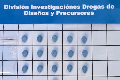 El dealer de 24 años contaba con al menos treinta pastillas de éxtasis con la forma de la cara de los astros argentinos
