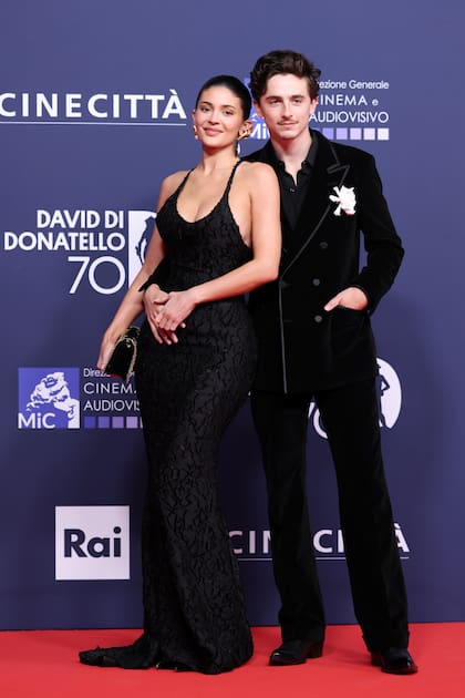 El debut oficial en una alfombra roja fue en mayo de 2025