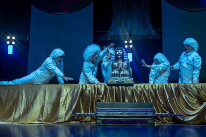 "El decorado se calla”, “Si querés llorar, llorá” y “¿Quiénes son?, los latiguillos de Moria no podían faltar en este espectáculo