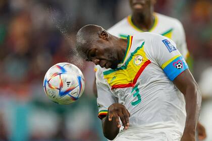 El defensor de Senegal, Kalidou Koulibaly, será titular y capitán en el compromiso ante Qatar