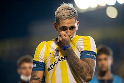 El defensor Gastón Ávila declaró el deseo de retornar por segunda vez a Rosario Central; los dirigentes negocian la rescisión de contrato con Fortaleza y un préstamo con Ajax