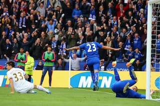 Con dos goles de Ulloa, Leicester venció 4-0 a Swansea y dio un paso clave camin