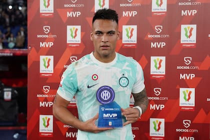 El delantero argentino recibió el premio MVP al mejor jugador de la final.