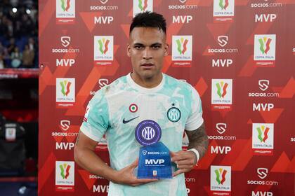 El delantero argentino recibió el premio MVP al mejor jugador de la final.