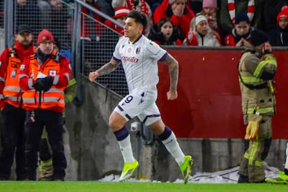 El delantero argentino Santiago Castro se luce en Bologna