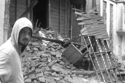 El delantero cordobés Andrés Navarro y la mirada impotente ante el derrumbe