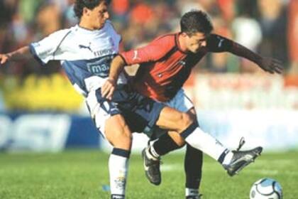 Su corta carrera como futbolista tuvo 25 partidos en Gimnasia de la mano de Carlos Griguol, que le dio la confianza como central, pero recién volvió al club para empezar a formar chicos, en 2013.