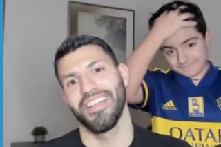 "No se saca nunca esa camiseta": el divertido reproche del Kun Agüero a Benjamín