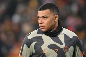 El delantero del Paris Saint-Germain Kylian Mbappe previo al partido contra Lens en la liga francesa