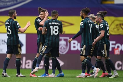 Puro festejo entre los jugadores de Leeds, que están completando una temporada muy meritoria
