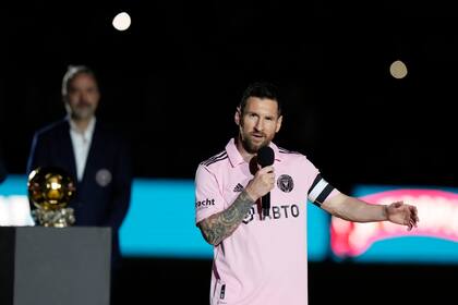El delantero Lionel Messi del Inter Miami durante una ceremonia tras ganar el Balón de Oro