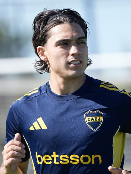 El delantero renovó por última vez en 2022 y luego sufrió dos lesiones importantes; la traba para la nueva firma estaría en la cláusula de rescisión.