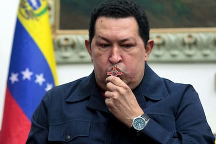El delicado estado de salud obligó a Chávez a delegar el poder