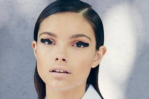 Maquillaje: cómo hacer el delineado redondo que está de moda