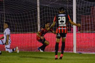 En un partido increíble, Patronato venció a Lanús 3-2 luego de estar 0-2